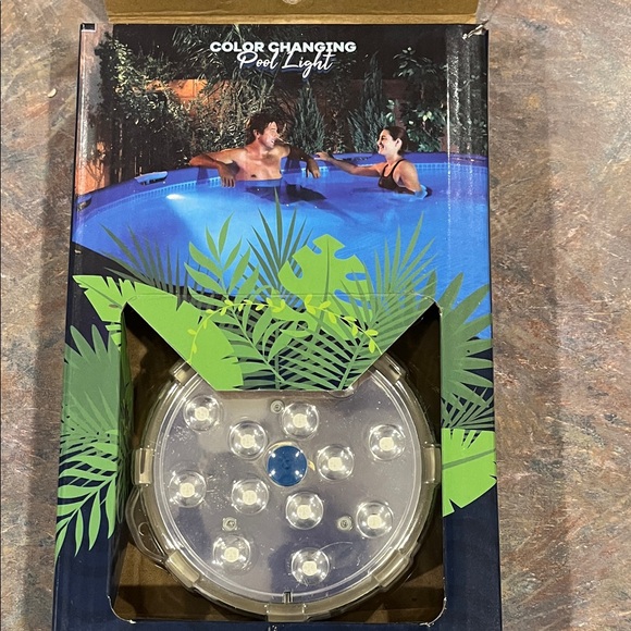 Color Changing Pool Light - Picture 1 of 2